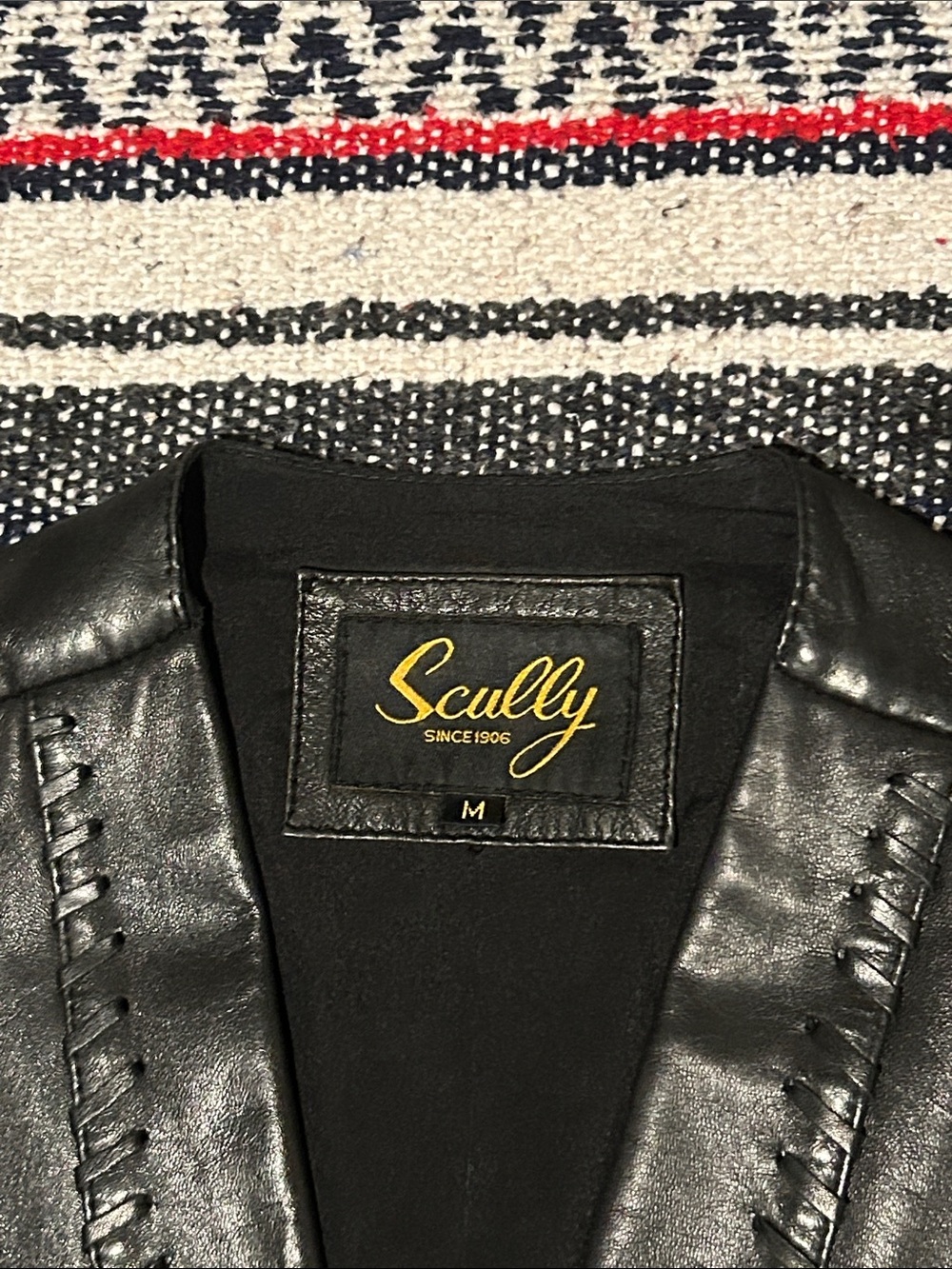 Scully Black Leather Men's Braided-Trim Vest - Picture 3 of 7
